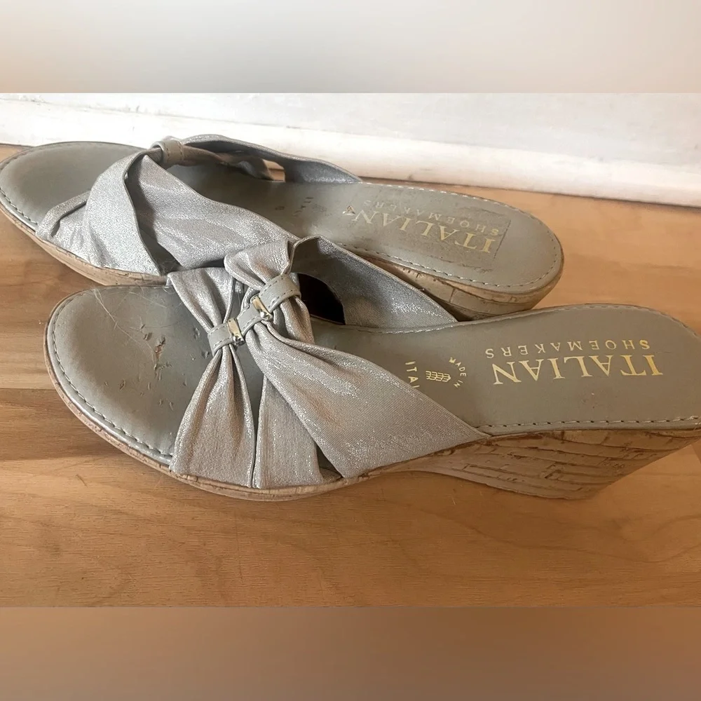 Cream Slip On wedges Sandals Shoes size 8 Italy Tan Vacation Summer Neutral